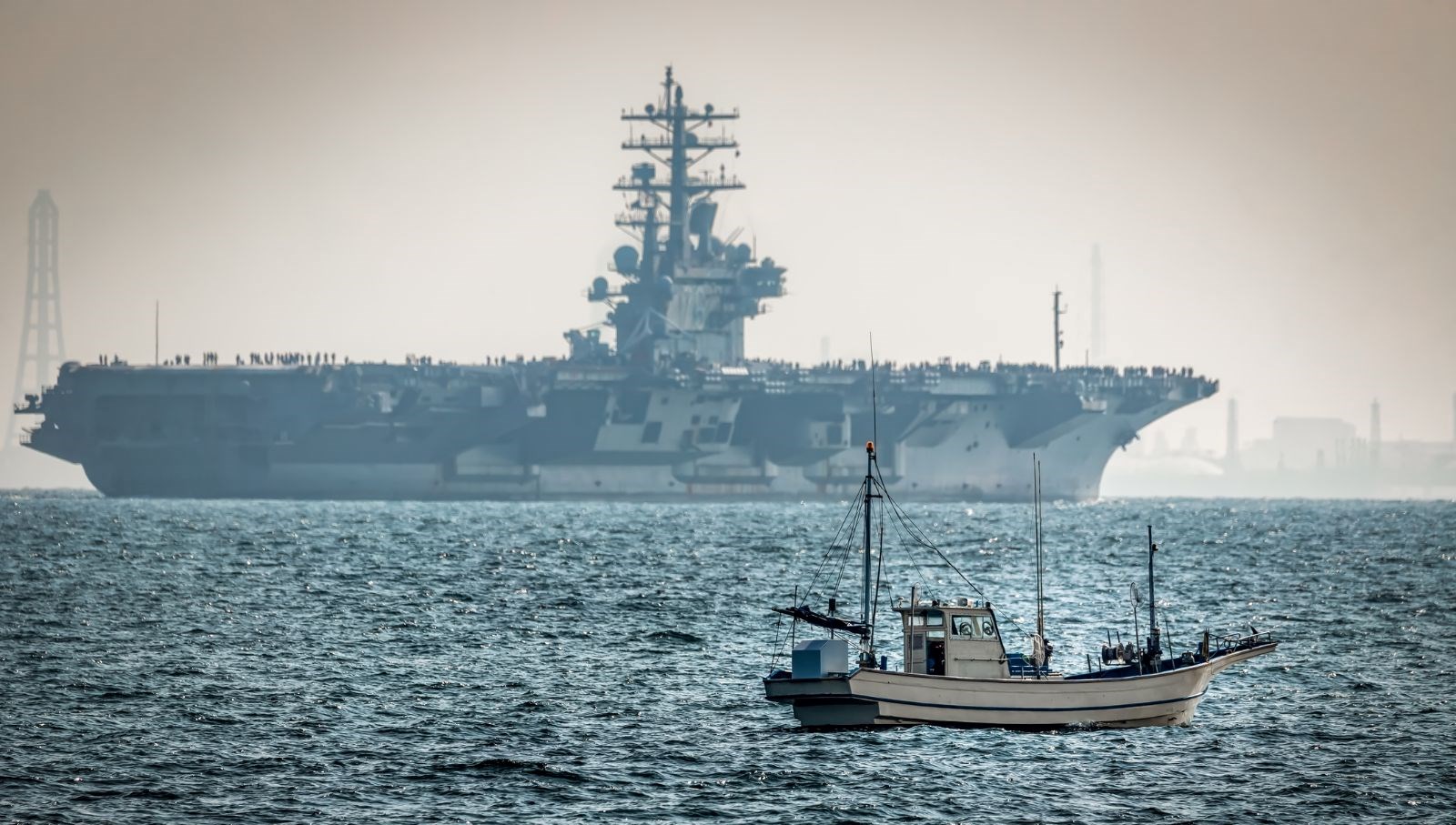 uydu goruntuleri abd ucak gemisini iranin kapisinda yakaladi jngFRlPs