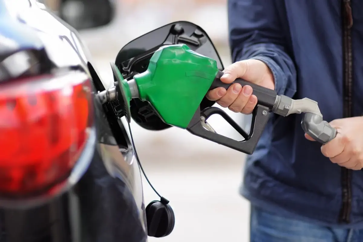 arac sahipleri dikkat benzine 1 lira zam geliyor lJ66K6RS