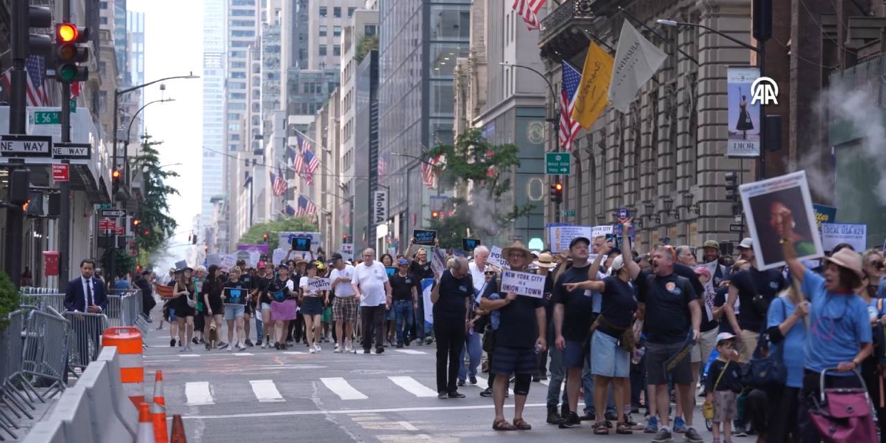 new yorkta isci bayrami yANW7Ibx