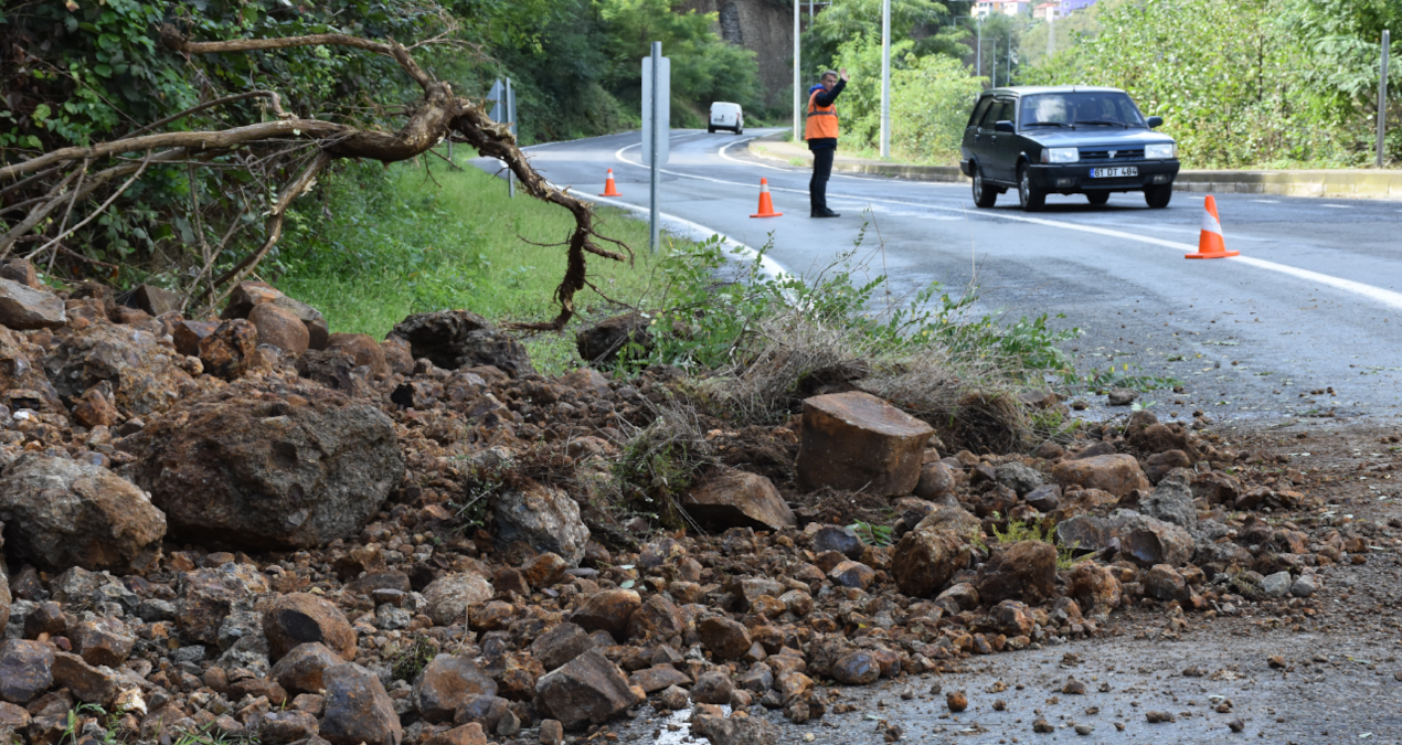 trabzonda toprak kaymasi OnivaEtU