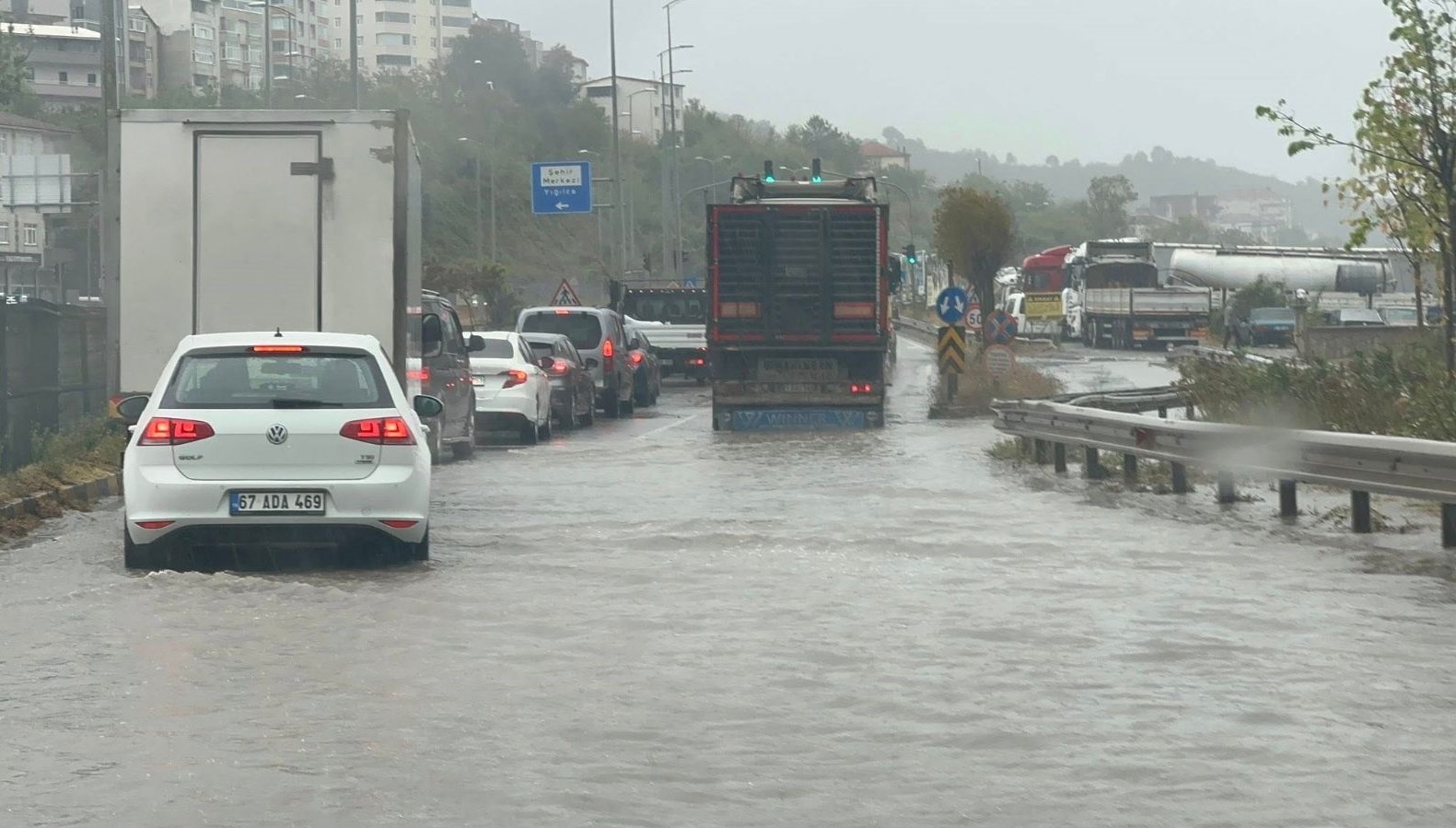 zonguldakta siddetli yagis ulasimi aksatti f2yVKlCx