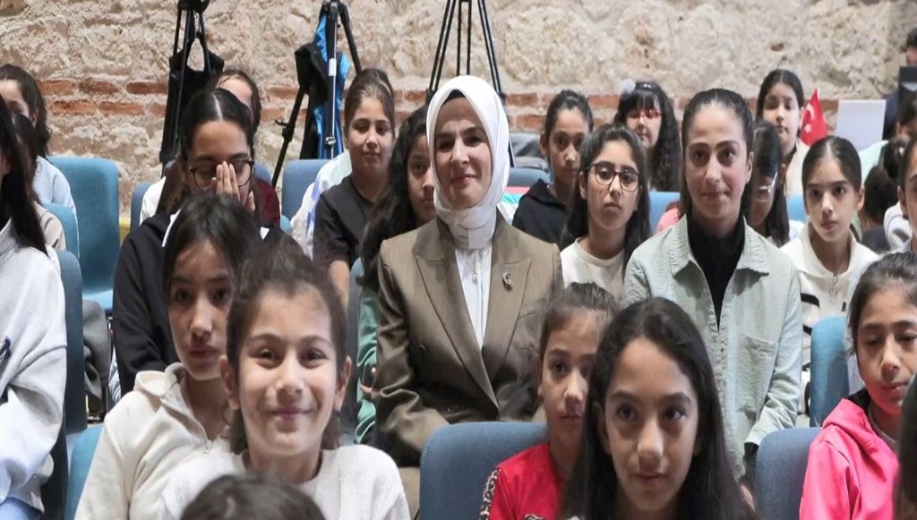 bakan goktas her kiz cocugunun icinde bir super kahraman var GYhBRukp