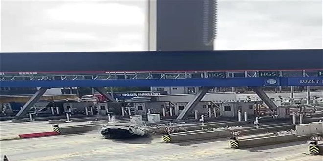 Bariyerlere çarpan otomobil alev aldı, sürücü hayatını kaybetti