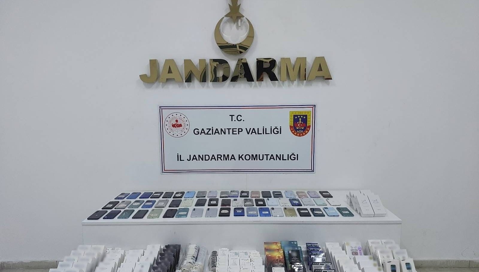 gaziantepde operasyon 1 milyon 900 bin degerinde kacak urun ele gecirildi c2hwKS4t.jpg