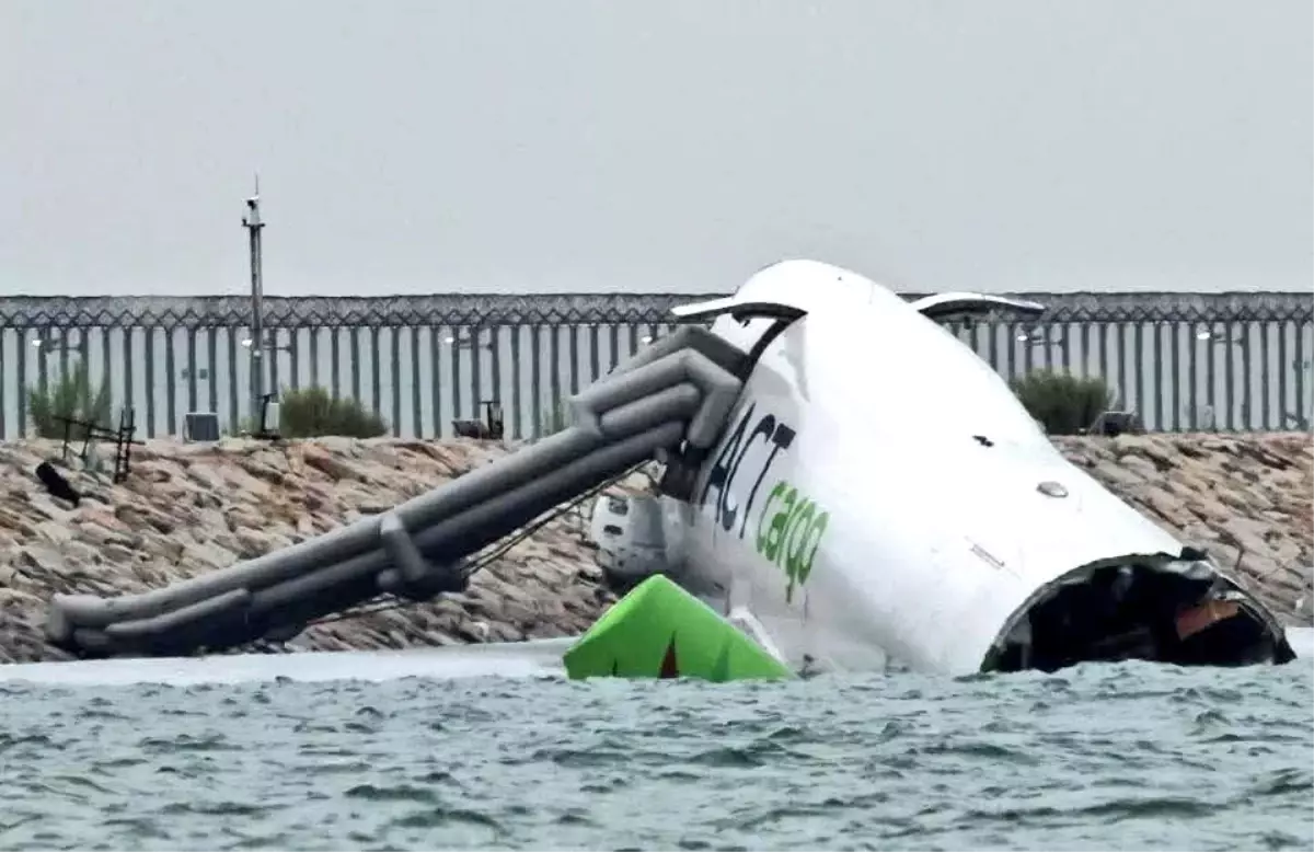 hong kongda kargo ucagi kazasi vdMsCG2p.jpg