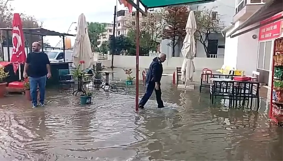 izmirde saganak yagis su baskinlarina neden oldu sHMqjtGh.jpg