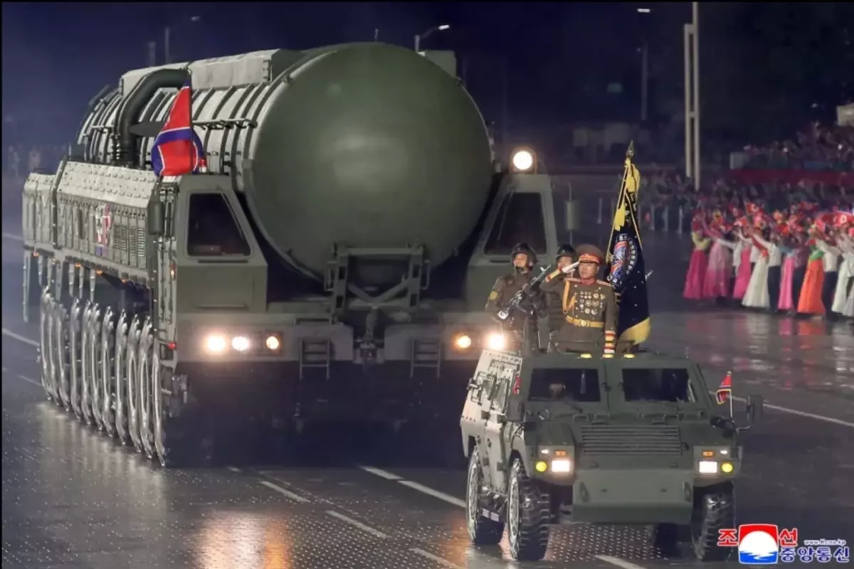 kim jong un tarihin en guclu nukleer silahini tanitti 8OYbJ7YS
