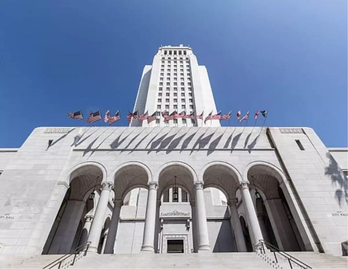 Los Angeles’ta Belediye Binası Tahliye Edildi