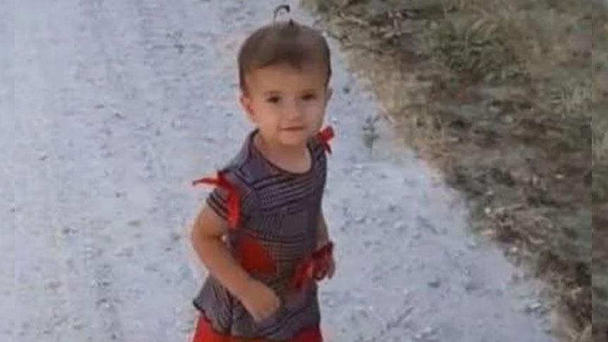 2 yaşındaki küçük kız babasının traktörü altında can verdi!