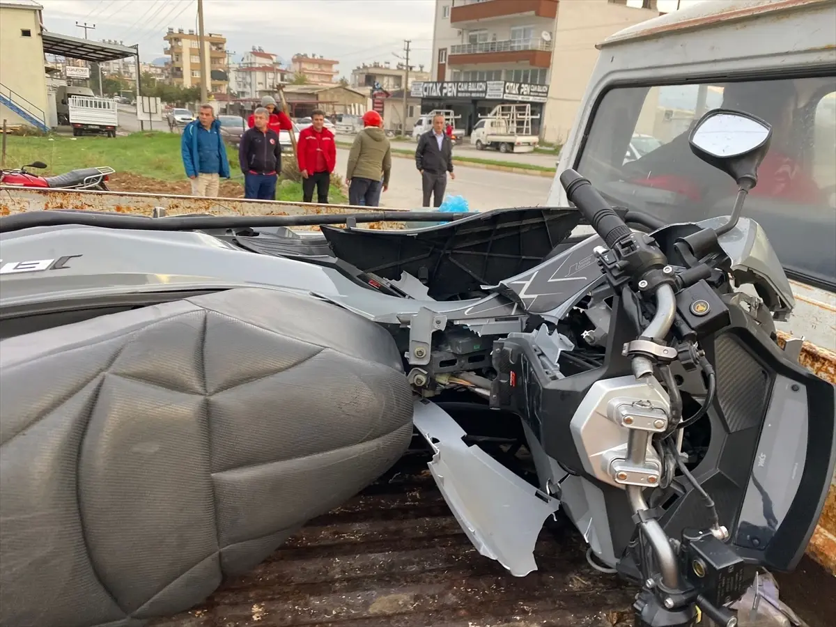 Antalya’da Otomobil-Motosiklet Kazası: 2 Yaralı