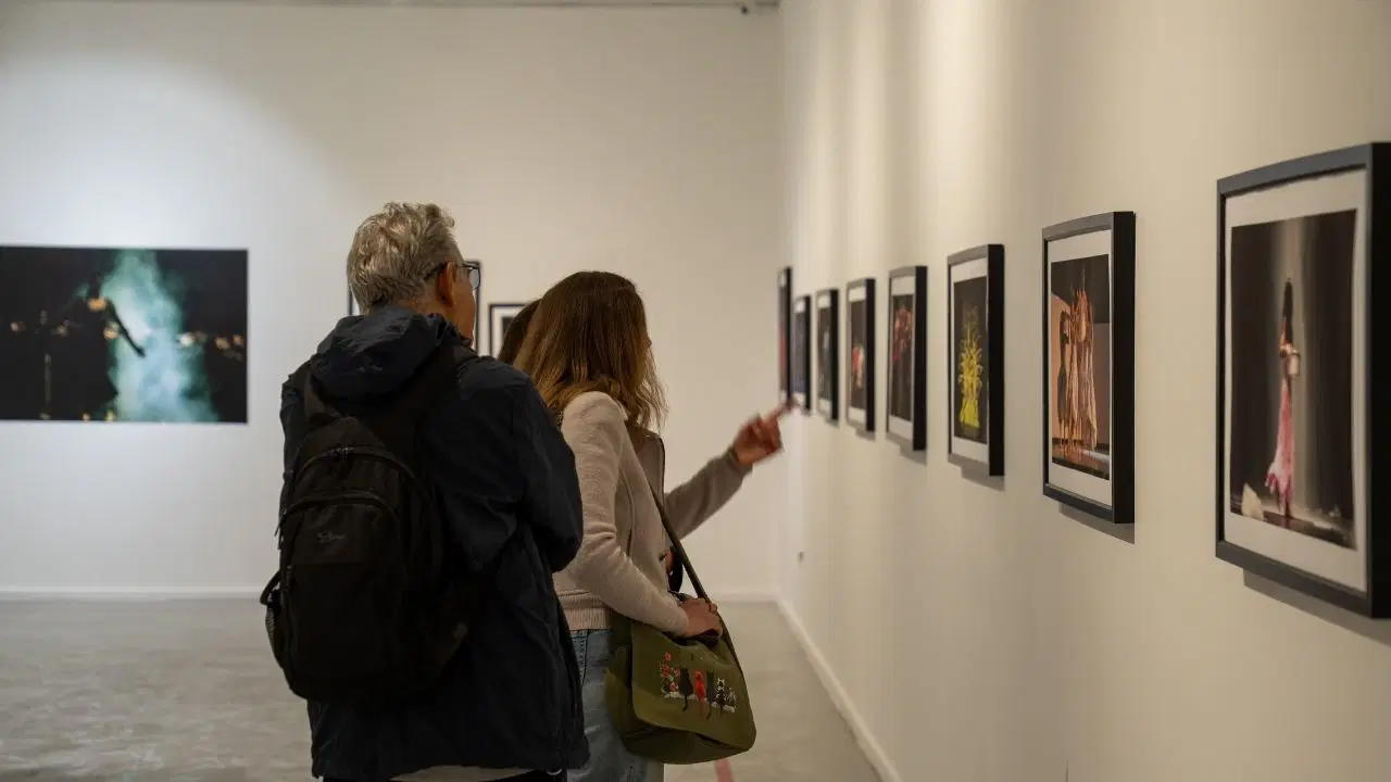 “Fotoğrafın dansı, dansın fotoğrafı” sergisi Taksim Sanat’ta açıldı!