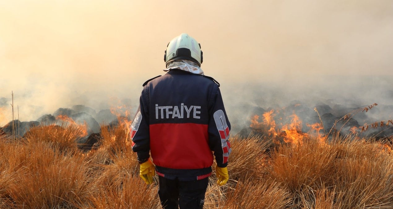 Nehil Sazlığı’nda yangın! Müdahale saatlerdir devam ediyor