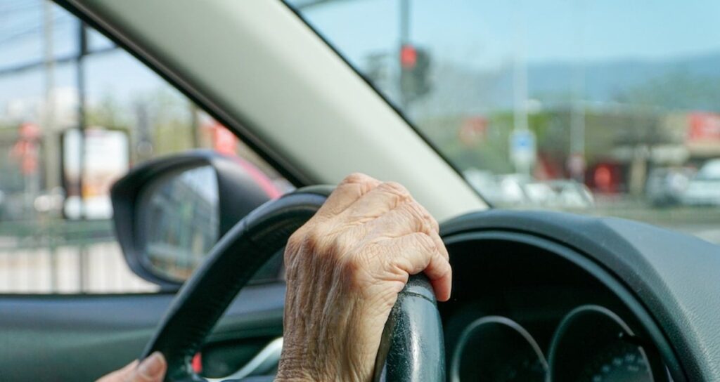 emekliye-otvsiz-arac-duzenlemesinde-son-durum-ty83H1Ps