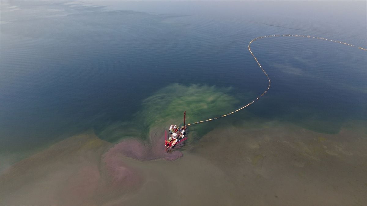 İzmit Körfezi’ndeki Dip Çamur Temizliği Ekosistemi Yeniden Canlandırıyor