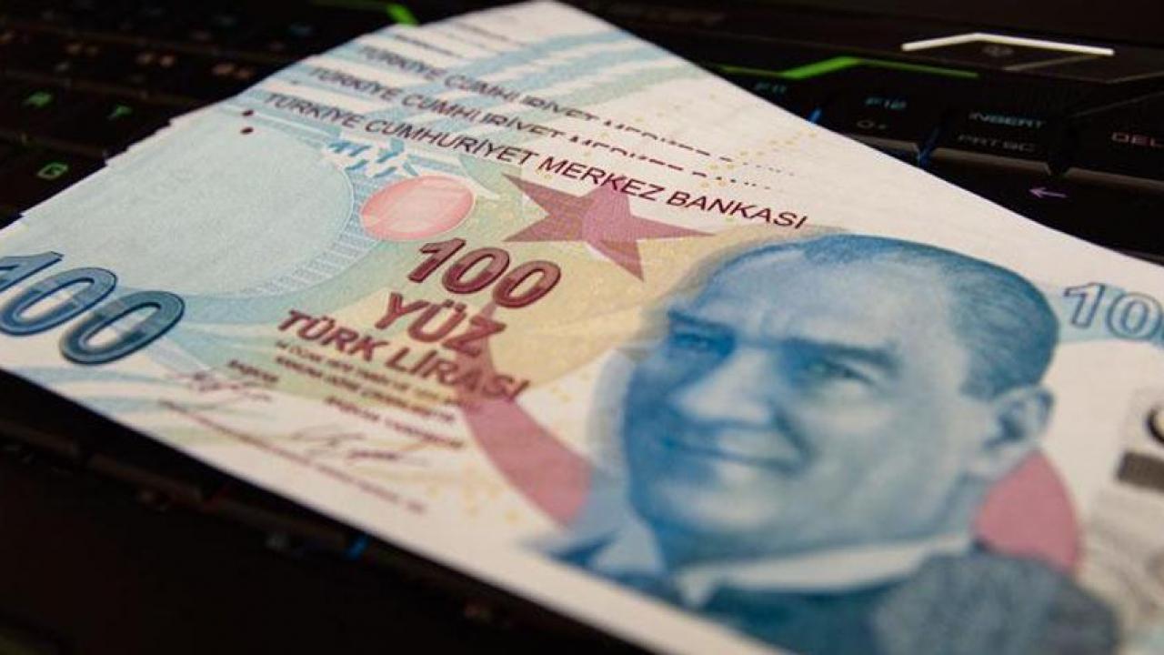 Bankacilar akin ediyordu artik o saatten sonra tek bir musteri bile iceri alinmayacak nSWiVi8W