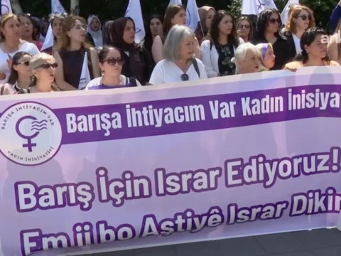 Barisa ihtiyacim var kadin inisiyatifi demokratik siyasetin onunu acan bir yasa icin israr ediyoruz QIHS2qAT