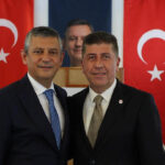 Bilecik milletvekili tuzun yeni parti rozetini takti C2Me7dxc