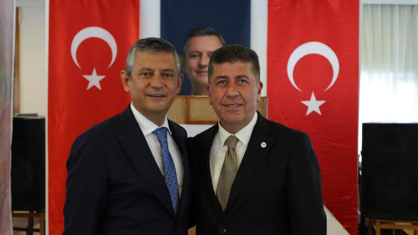 Bilecik milletvekili tuzun yeni parti rozetini takti C2Me7dxc